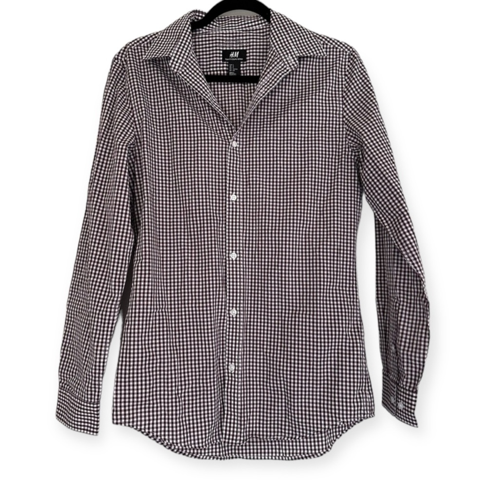 H&M slim fit burgundy plaid button up shirt size small